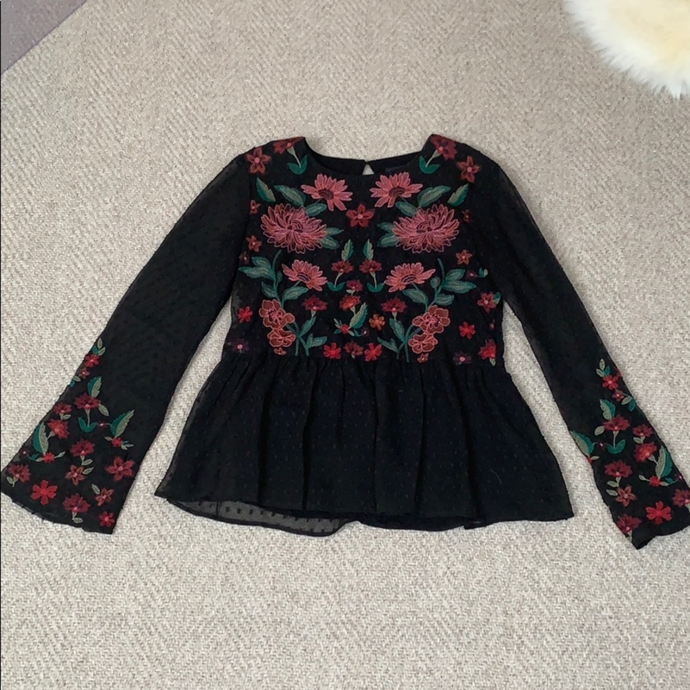 Woman’s American Eagle Longsleeve Rose Print Shirt